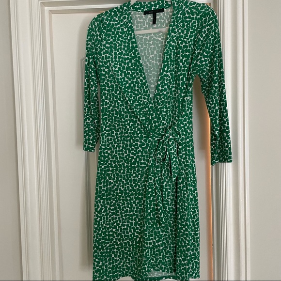 BCBGmaxazria Green and White Wrap dress NWOT - Picture 2 of 5